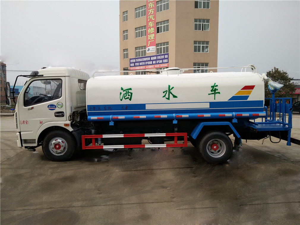 東風多利卡（8方）CLW5110GSSD5型灑水車