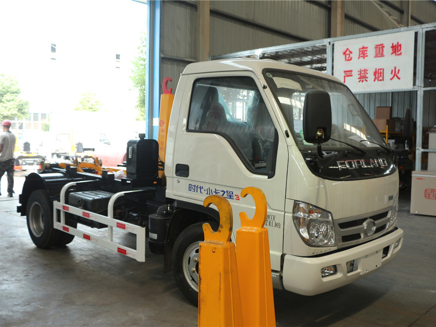 福田小卡(5方)車(chē)廂可卸垃圾車(chē)