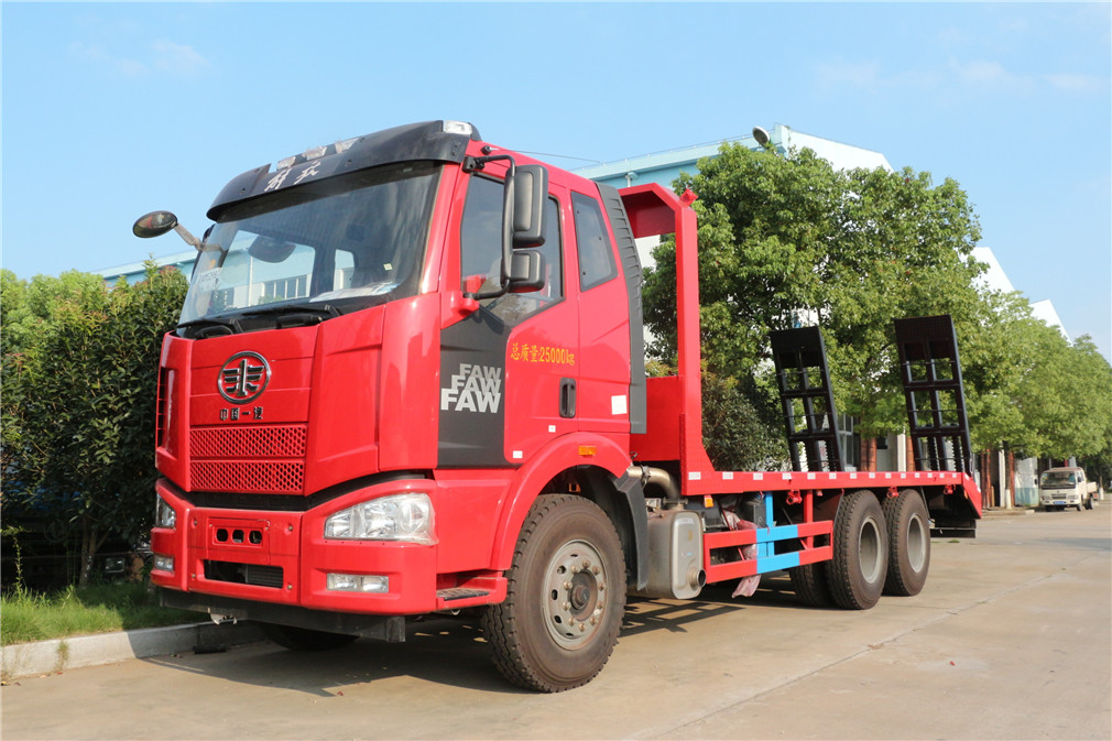 解放后八輪CLW5251TPBC5平板運(yùn)輸車(chē)