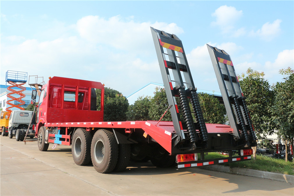 解放后八輪CLW5251TPBC5平板運(yùn)輸車(chē)