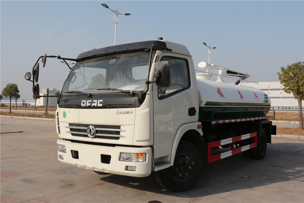 東風大多利卡7方吸糞車