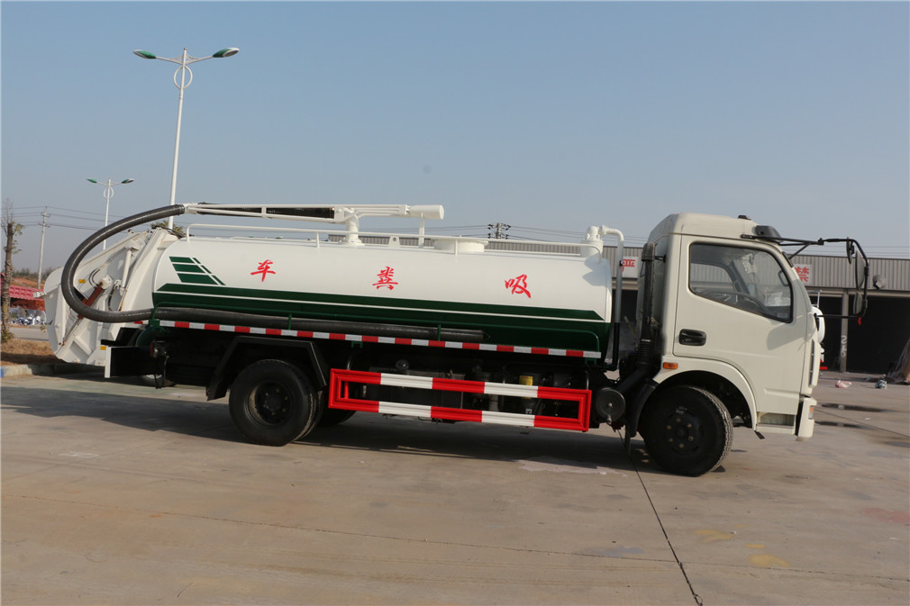 東風大多利卡7方吸糞車