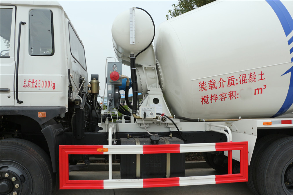 東風153 EQ5250GJBLV攪拌車