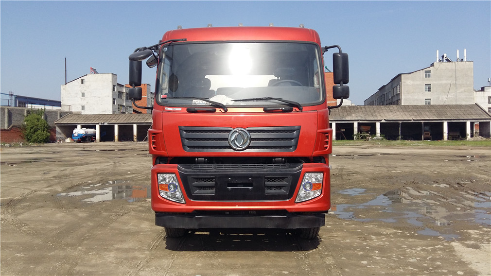 東風后八輪18方吸污車