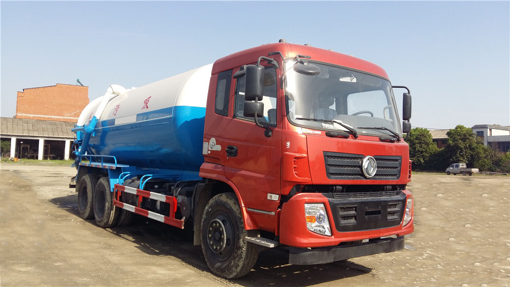 東風后八輪18方吸污車