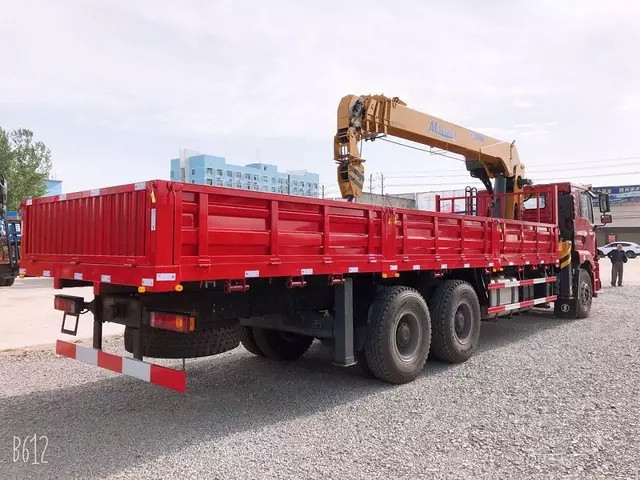陜汽德龍后八輪12噸徐工隨車吊配置及參數