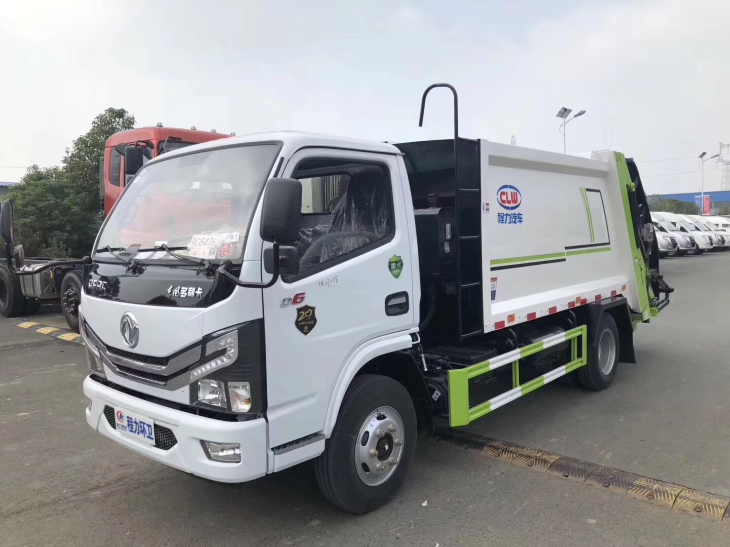 東風多利卡國六5-6方壓縮垃圾車