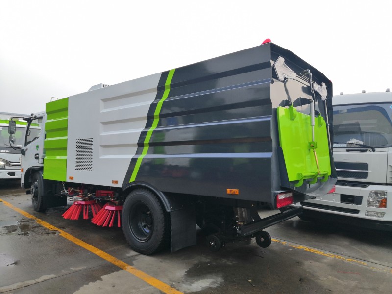 東風多利卡8方掃路車  8方掃路車價格 報價 廠家 配置