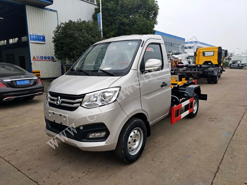 3方勾臂垃圾車(chē)報(bào)價(jià) 長(zhǎng)安勾臂垃圾車(chē)價(jià)格 國(guó)六長(zhǎng)安勾臂垃圾車(chē)廠(chǎng)家
