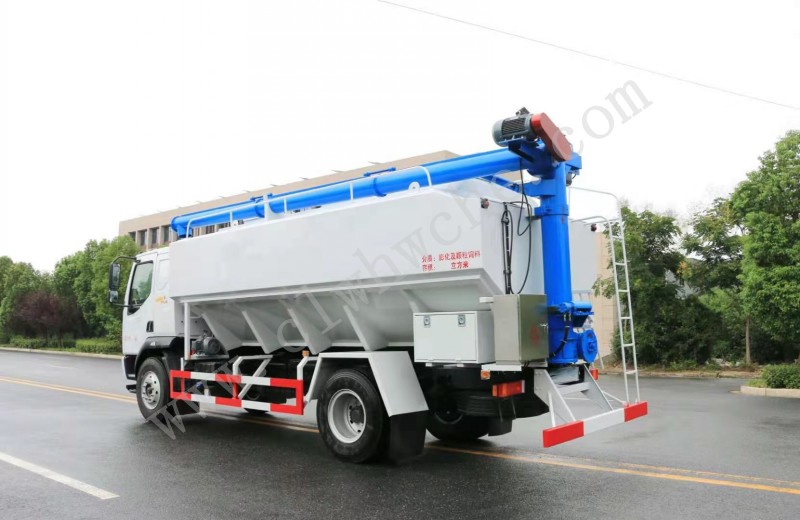 柳汽20方散裝飼料運(yùn)輸車(chē)價(jià)格  雞飼料車(chē)廠家報(bào)價(jià)