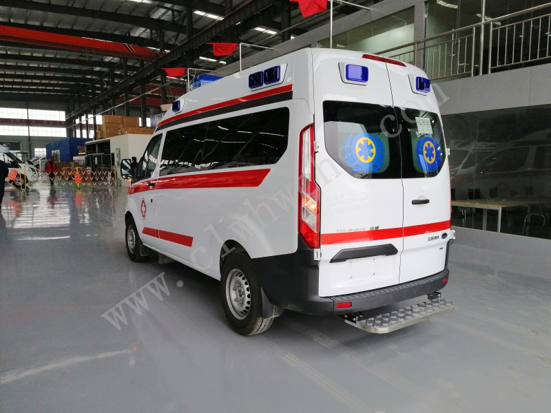 福特全順362轉(zhuǎn)運(yùn)型救護(hù)車柴油版