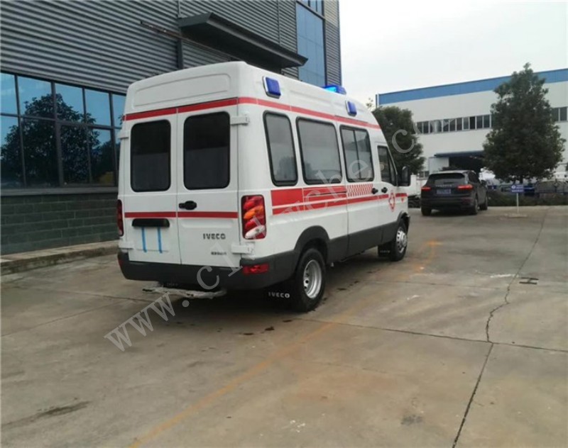 依維柯轉運型救護車