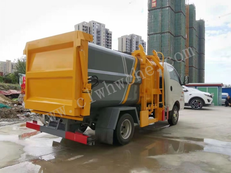 凱馬4方汽油掛桶垃圾車(chē)價(jià)格  凱馬掛桶垃圾車(chē)廠家 4方掛桶垃圾車(chē)報(bào)價(jià)