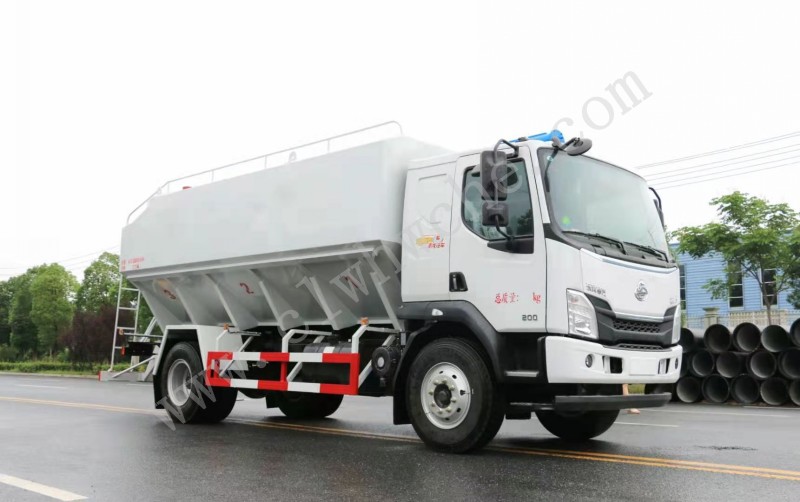 柳汽20方散裝飼料運(yùn)輸車(chē)價(jià)格  雞飼料車(chē)廠家報(bào)價(jià)