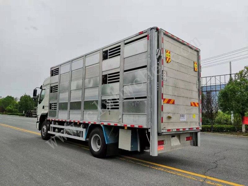 柳汽6.8米畜禽運輸車（運豬車）