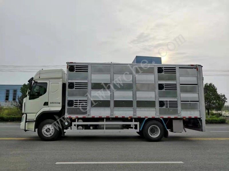 柳汽6.8米畜禽運輸車（運豬車）
