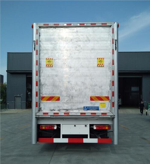 福田歐曼6.8米畜禽運輸車（運豬車） 程力威牌CLW5180CCQB6型畜禽運輸車